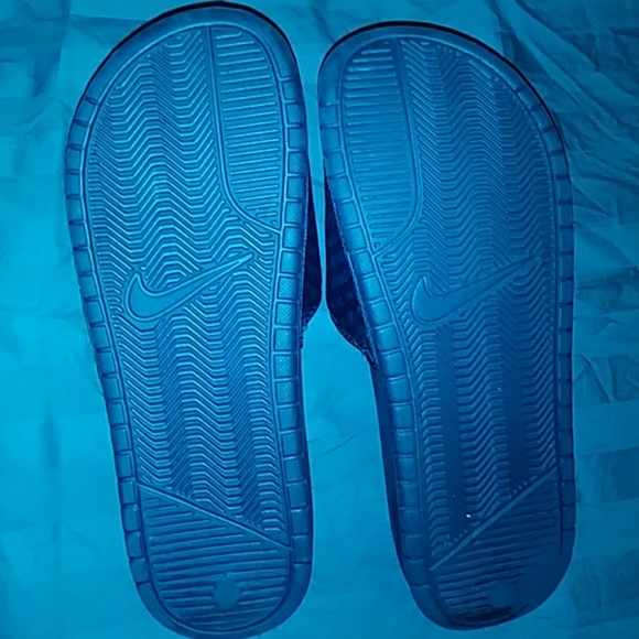 Nike Slides - Picture 2 of 3